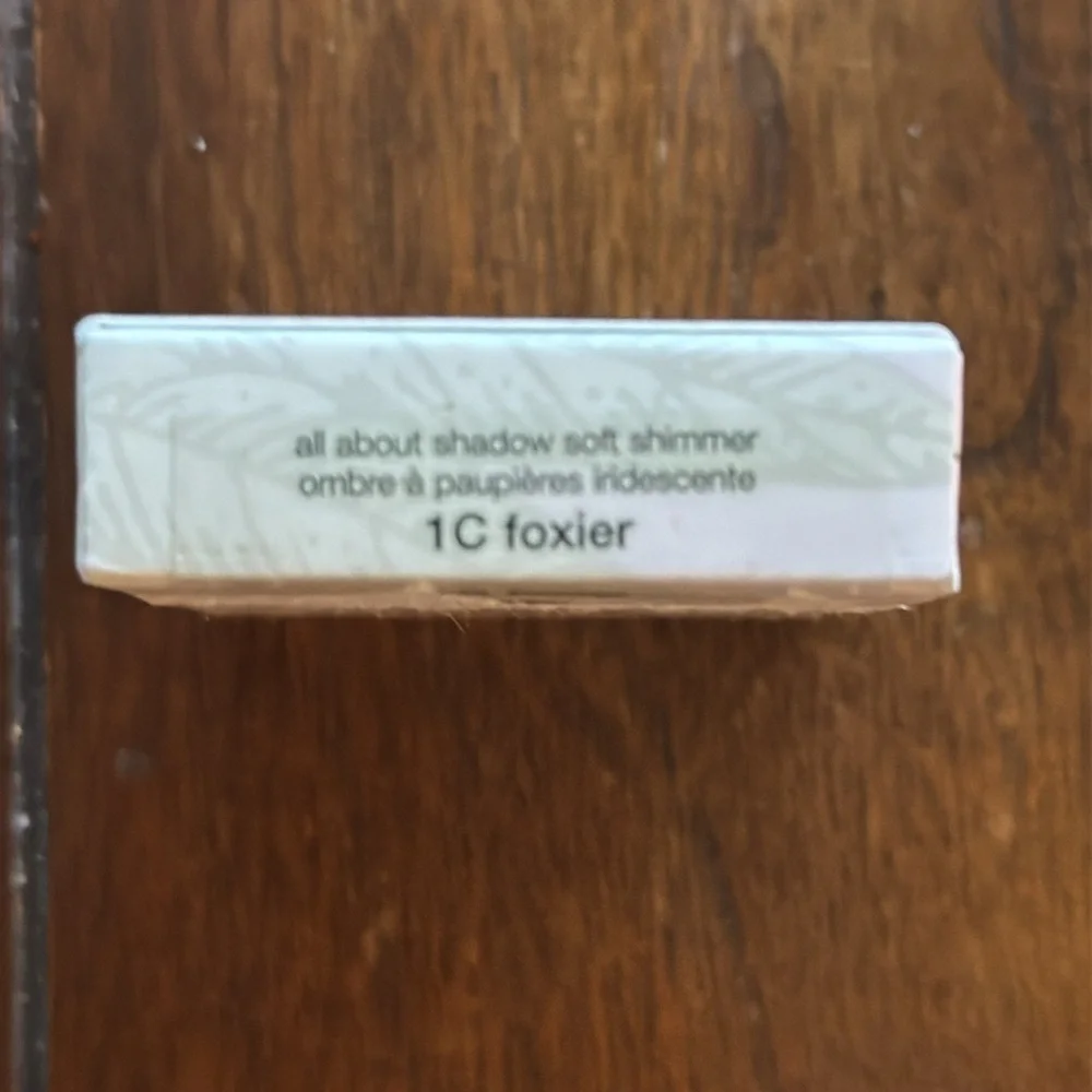 Clinique All About Shadow soft shimmer in Foxier C1 New